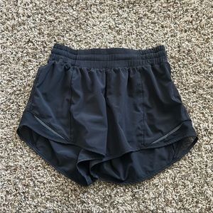 lululemon black hotty hot size 4 4”